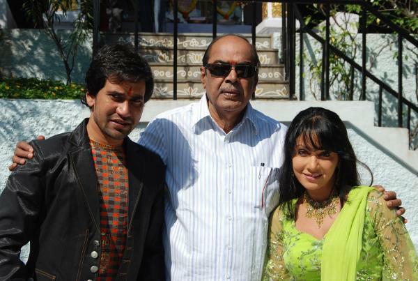 D Ramanaidu with Nirahua and Pakhi Hegde