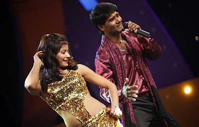 Singer Alok and dancer Bharti