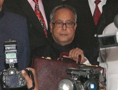 Pranav arrives at parliament to present Budget 2010-11