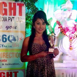 प्रियंका बनली साल २०१३ के सर्वश्रेष्ठ नवोदित अभिनेत्री