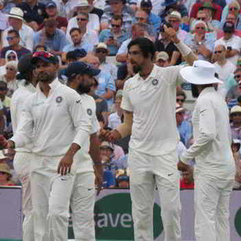 इशांत झटकलें पांच गो विकेट, जीते खातिर भारत के चाहीं  194 रन